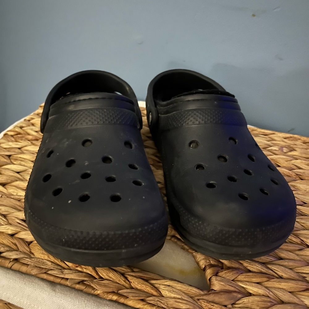Black Fleece Lined Crocs size 8